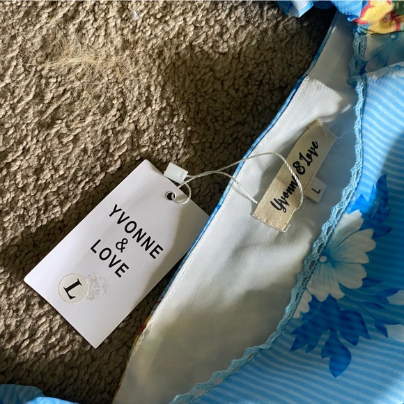 Blue floral dress with small stripes that blend well - Picture 3 of 3